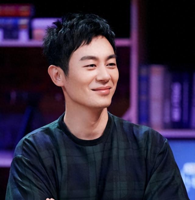 朱亚文:大学毕业后因事业跟初恋分手,29岁娶沈佳妮,至今无绯闻