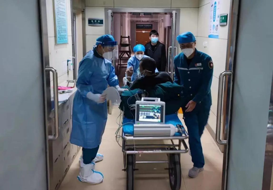 河南50岁农民大哥查出肺癌中期,早期身体会出现什么症状?