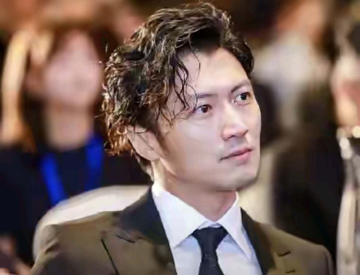 李健问谢霆锋:"我觉得其实可以让王菲来当评委的,你为什么不让她来呢