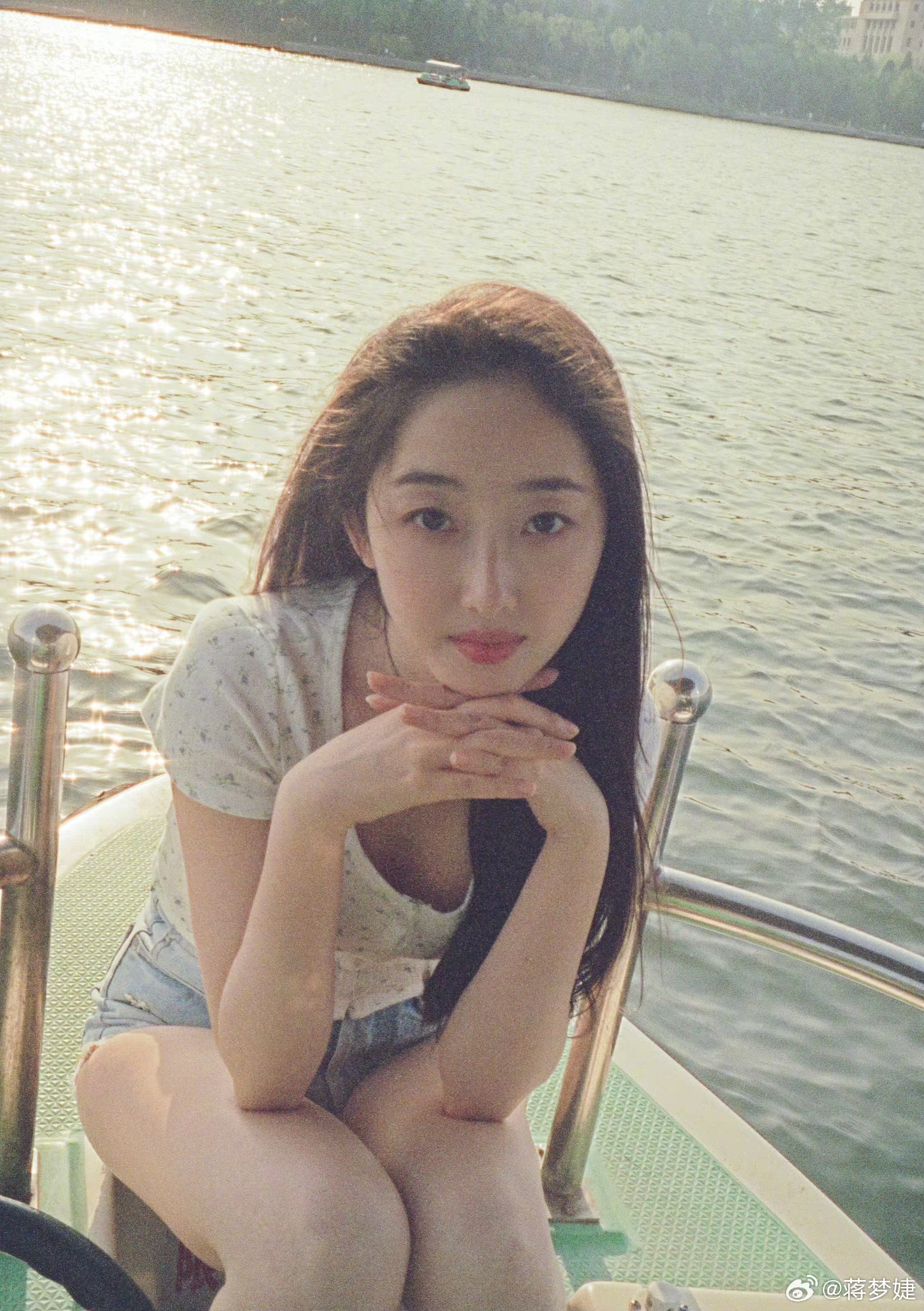 这样的蒋梦婕是open的,女大的脸,清纯可爱,熟女的身材,欲女焚身,这样