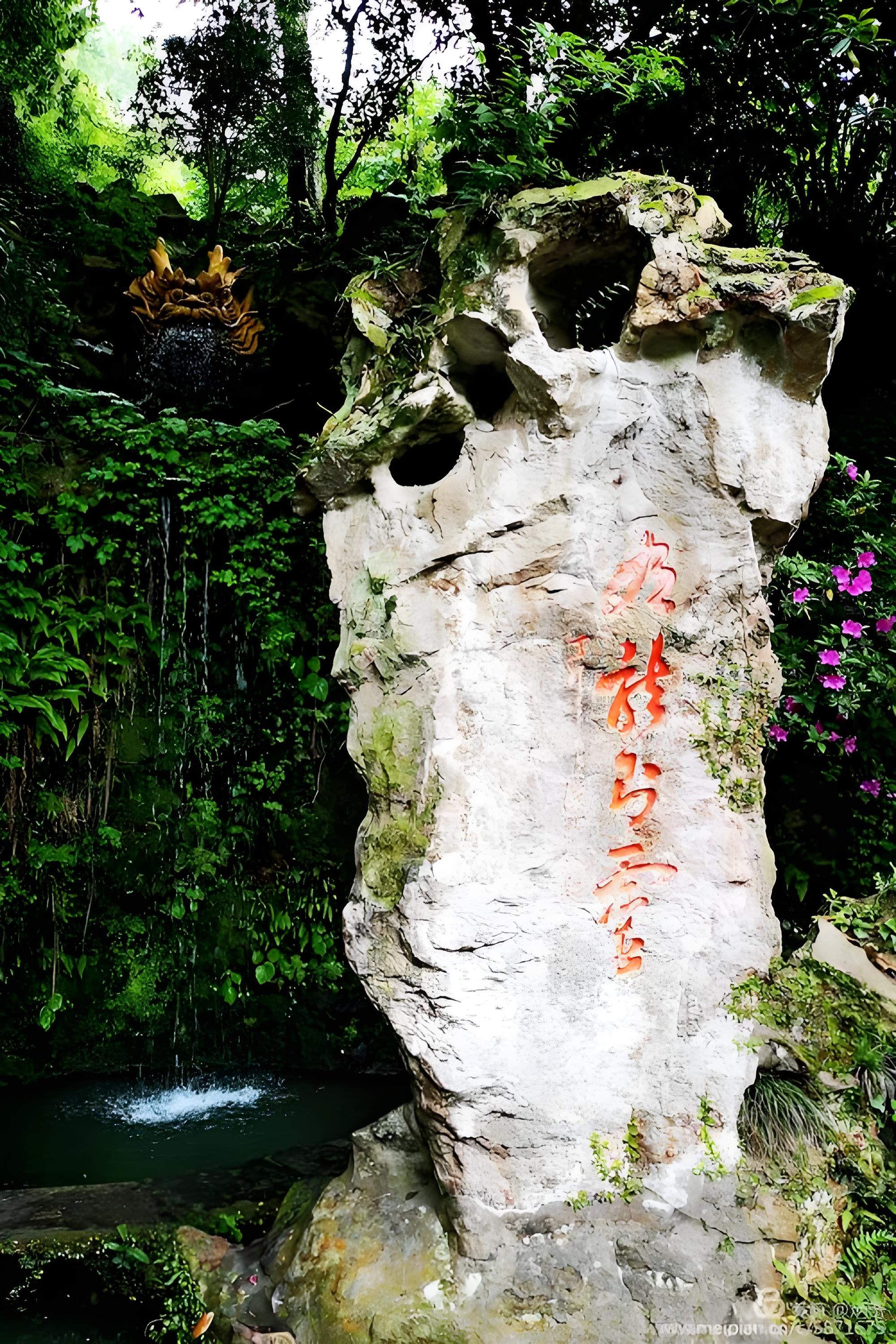 新西湖十景之黄龙吐翠          黄龙洞位于西湖北山栖霞岭北麓,茂林