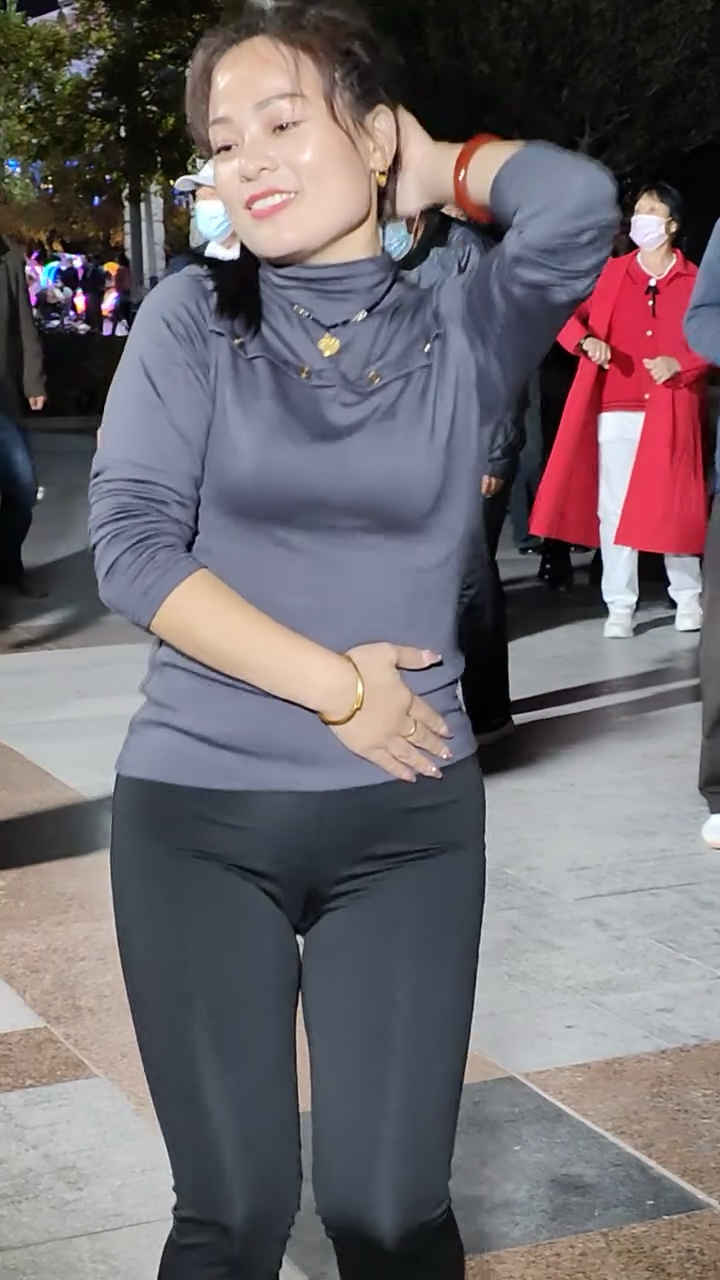 越跳越美丽的小媳妇