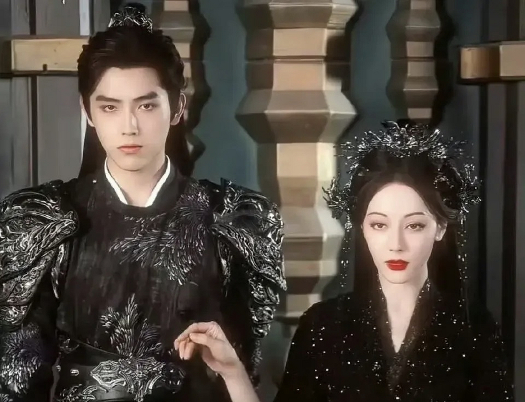 第一张据说是迪丽热巴和陈飞宇新剧开机照. 嗯,看着不太妙