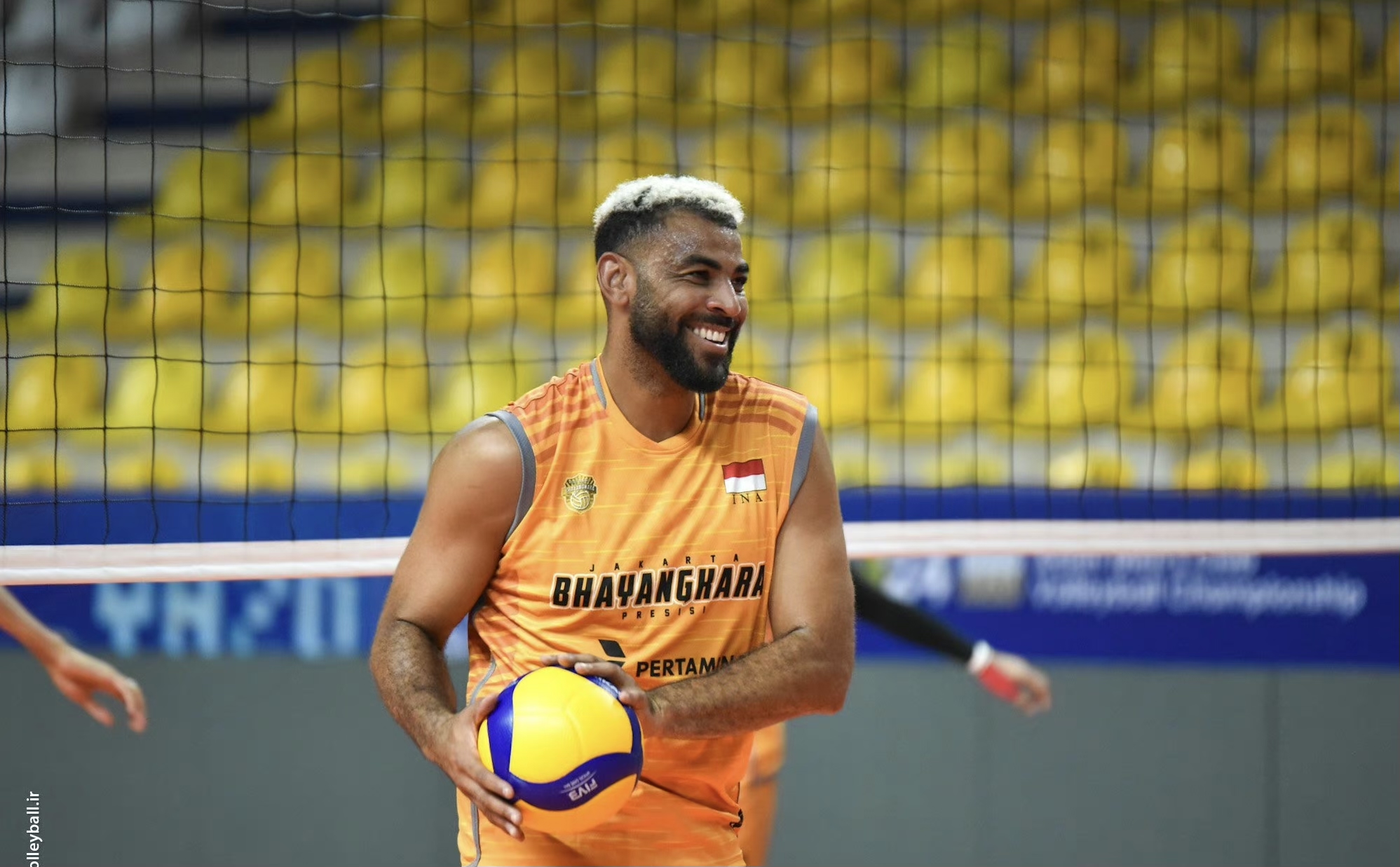 法国男排主攻手恩加佩斯和接应帕特里将代表印尼雅加达巴杨卡拉精美