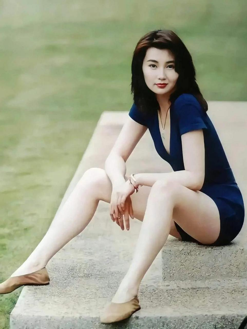 张曼玉,是少有的兼具了风情万种与高贵气质的女星.举手投足,尽显风流