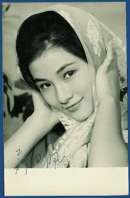 从《大醉侠》中那个英姿飒爽的金燕子,到《唐伯虎点秋香》里令人捧腹