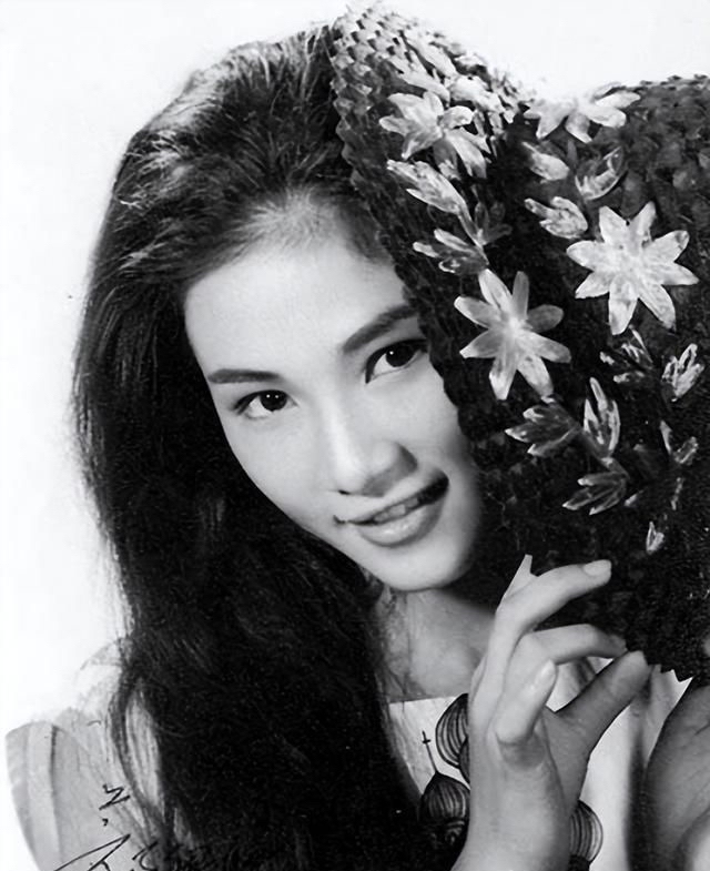 从《大醉侠》中那个英姿飒爽的金燕子,到《唐伯虎点秋香》里令人捧腹