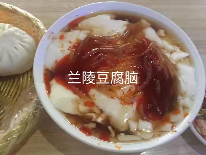 说起豆腐脑,嘿,那可是咱们老百姓餐桌上的老常客了,也叫豆花,听起来就