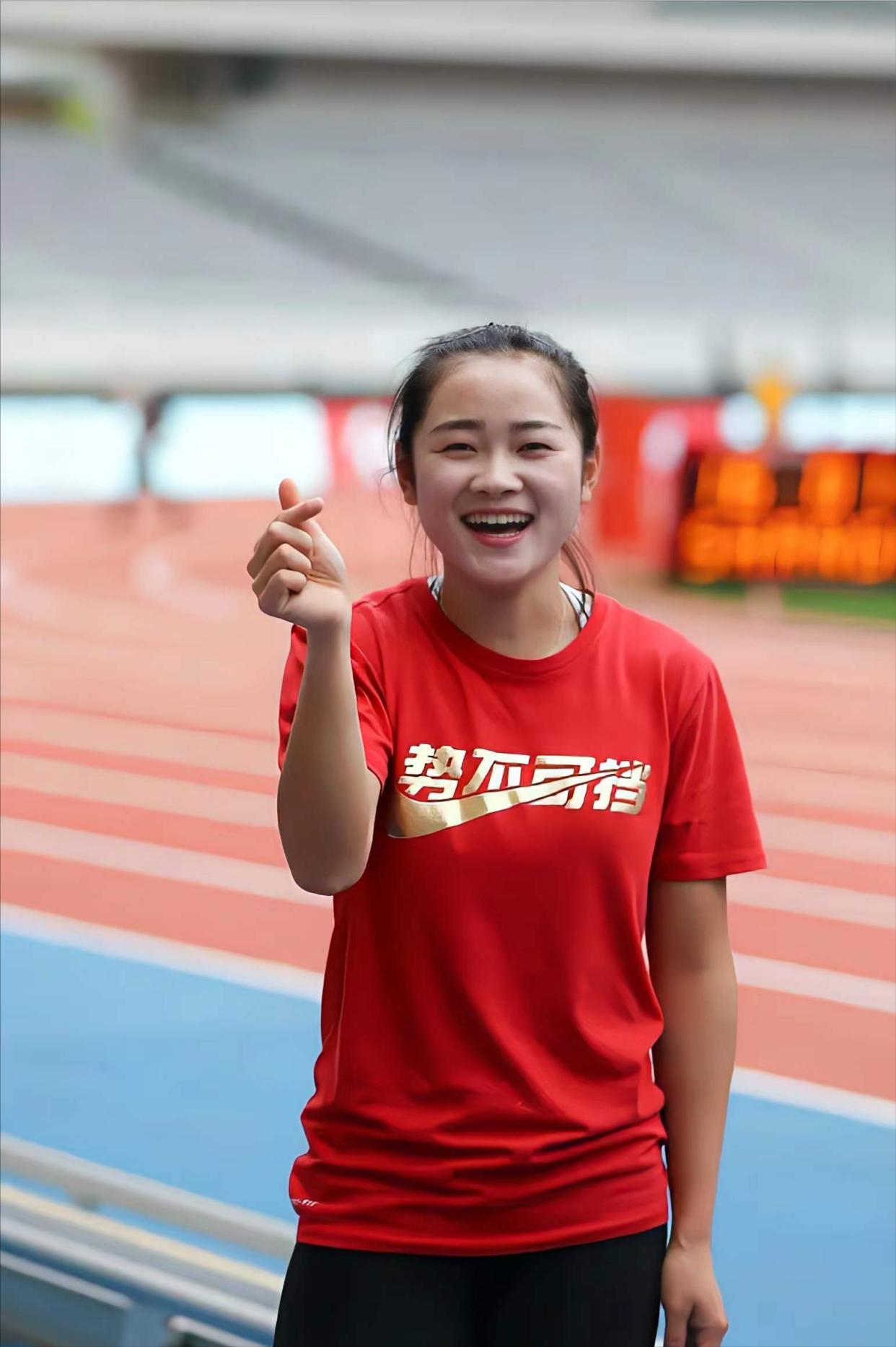 回顾中国女飞人梁小静:身高不到一米六打破纪录速度之快惊呆选手