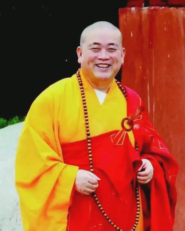 2.方丈是寺院的精神领袖,住持是寺院的实际管理者.