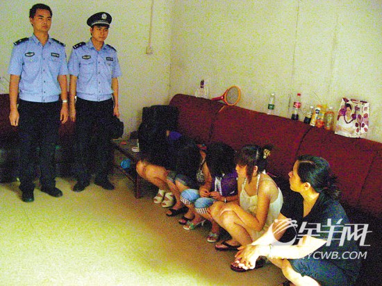 2010年东莞扫黄风暴:招嫖短信竟发到某大领导手机上,引起震怒