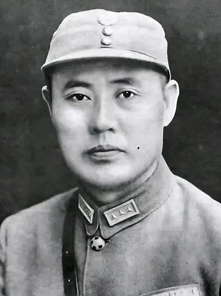 傅作义将军在平津战役中选择了率部起义,使北平得以完整地回到了人民