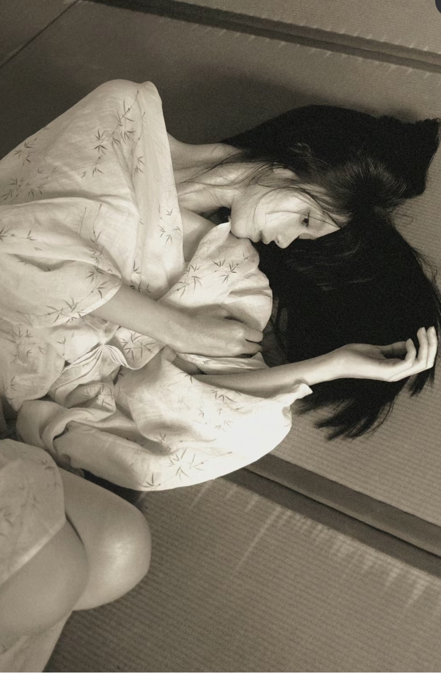 合眼女生死了在家里不想生今天没在家少女刺腹唯美自尽欲火焚身美女