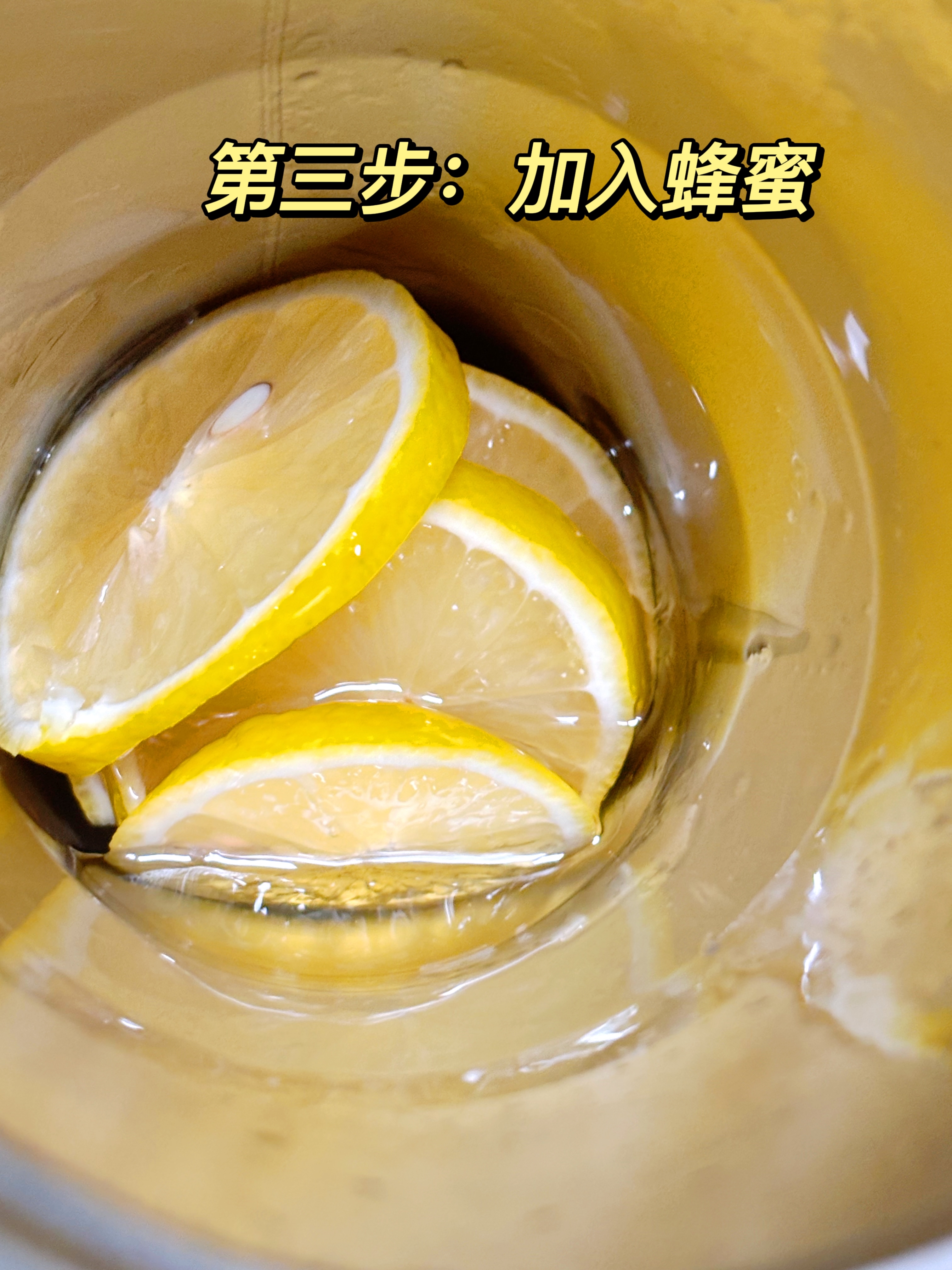 柠檬蜂蜜水的作用与功效与作用及禁忌(柠檬蜂蜜水的作用与功效与作用及禁忌是什么)