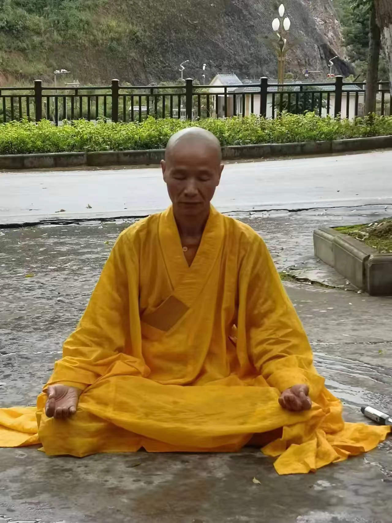 和尚吃鱼子超度-和尚为什么不能吃鱼