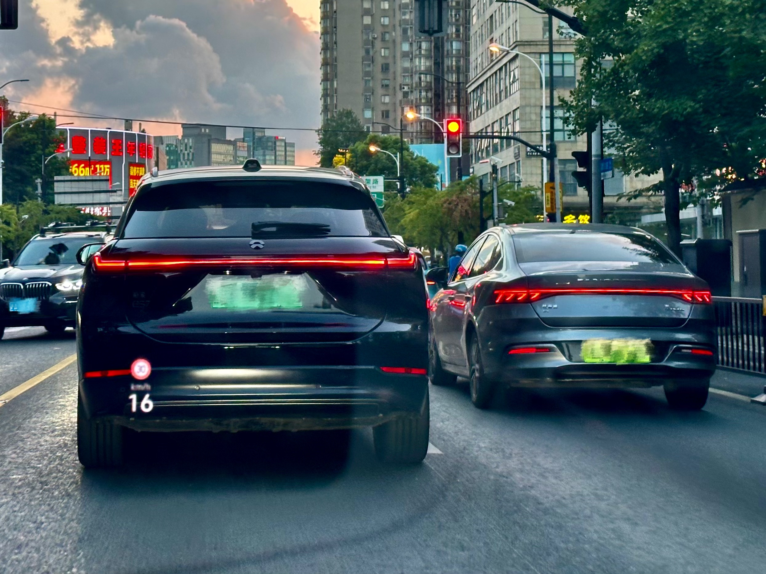 车灯俩端带字母是什么车贯穿式尾灯横屏照片贯穿尾灯suv车型有哪些