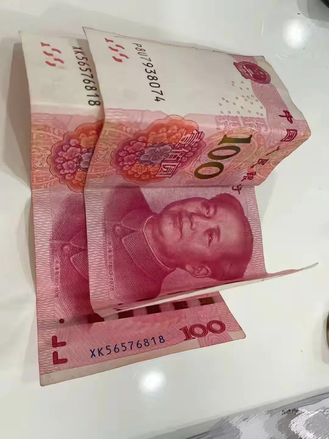 今日儿媳妇休息,我拿出100元让她去买4斤牛肉,3斤排骨,3斤螃蟹和2斤