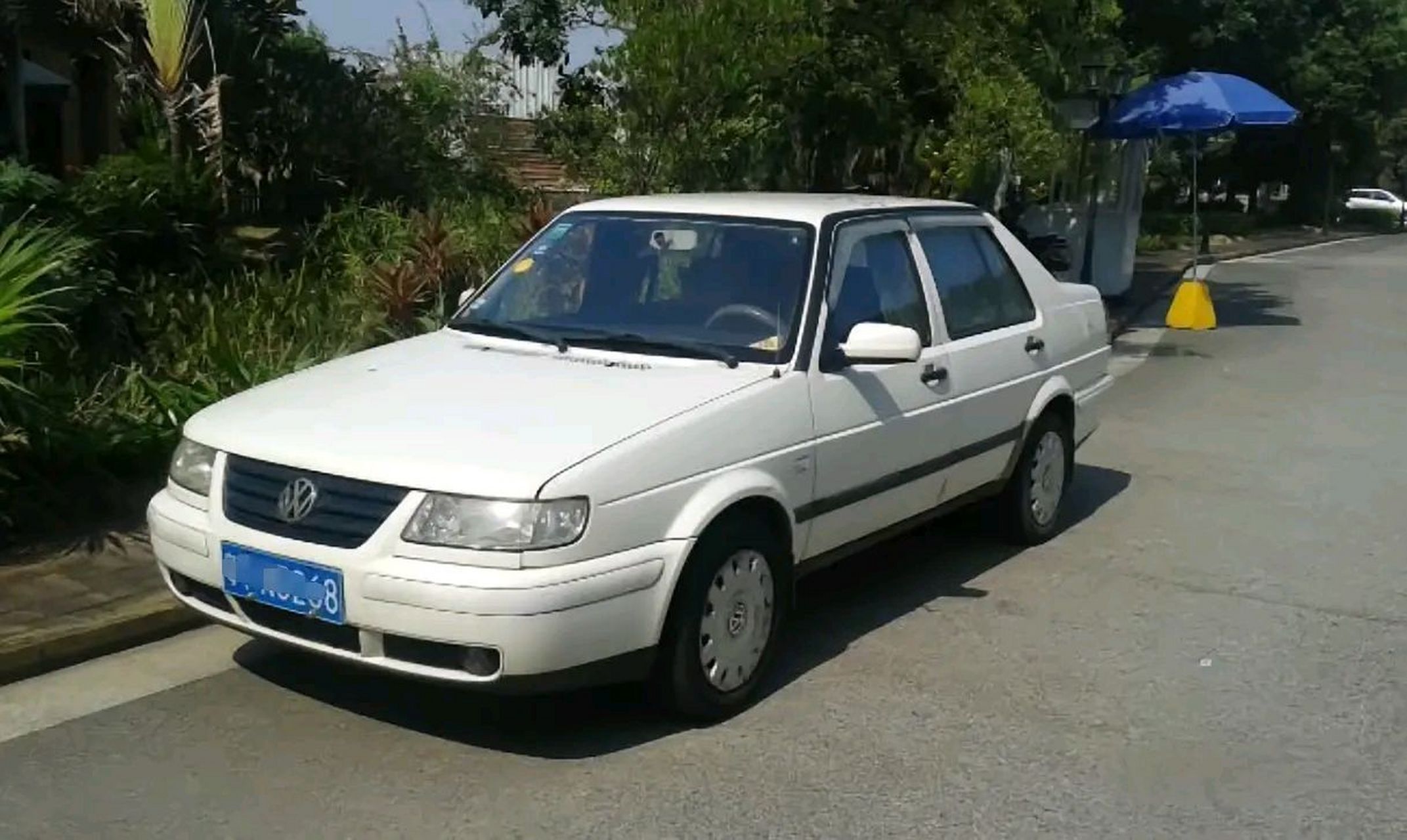 2000年我开单位一辆老捷达出门,那时刚好是大夏天