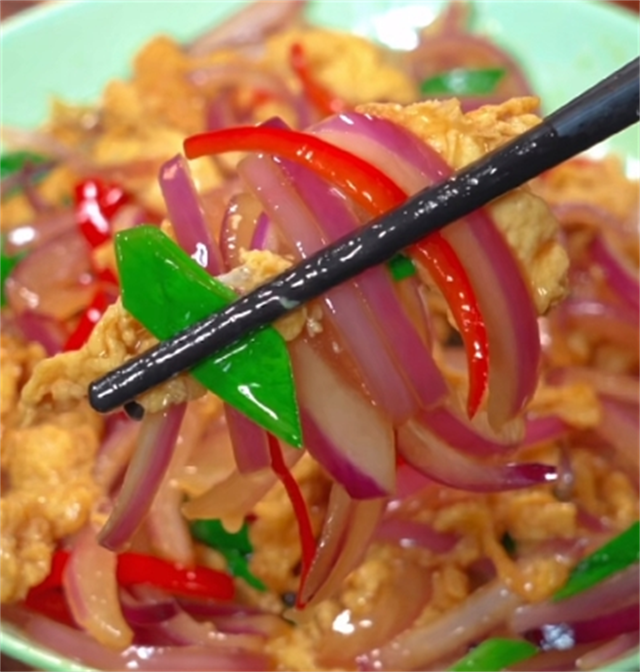 洋葱的正确食用方法!洋葱炒鸡蛋:简单易做,营养丰富