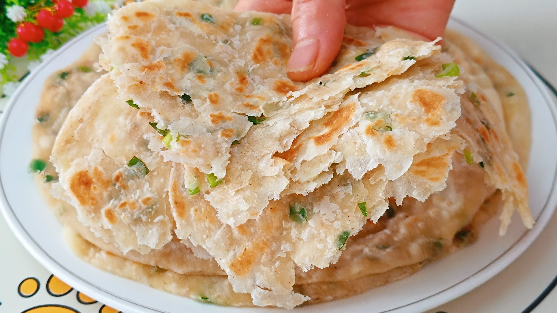 烙饼怎么做才能好吃?和面静置油酥妙,烙制技巧你知多少?