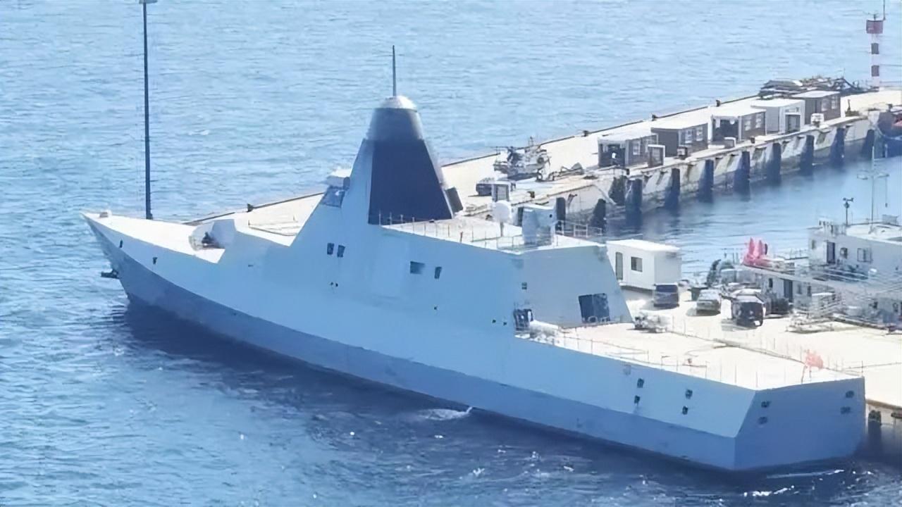 中国新型"隐身护卫舰",就是一个"空壳子"?美媒高度关注