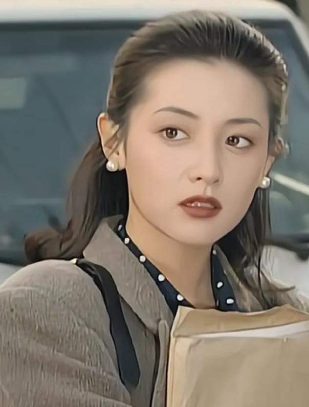 李英爱,美得不像韩国人,更像林青霞,女儿完美继承美貌基因