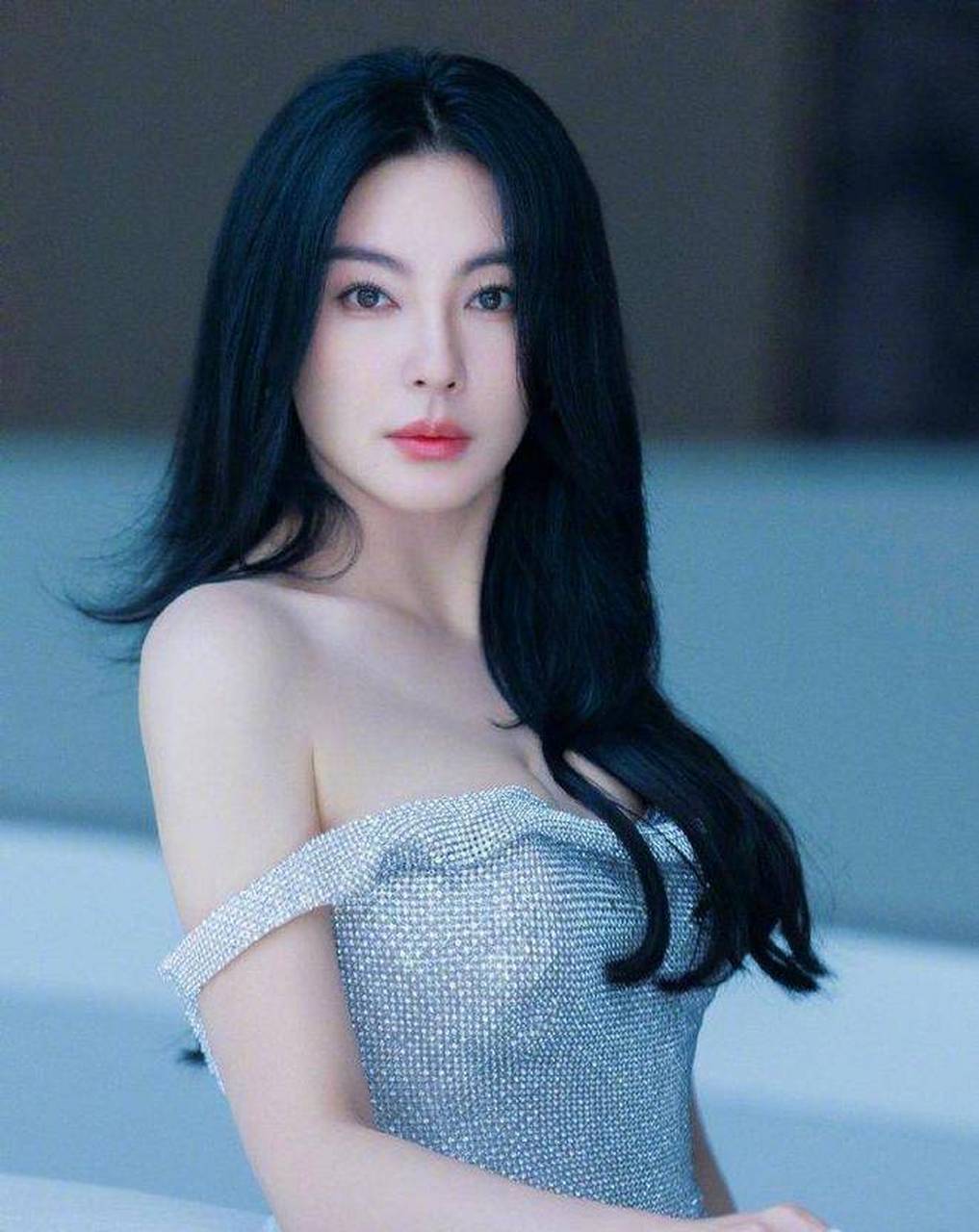 张雨绮和相识70天的富商袁巴元闪婚,不久后就火速生下了一对龙凤胎