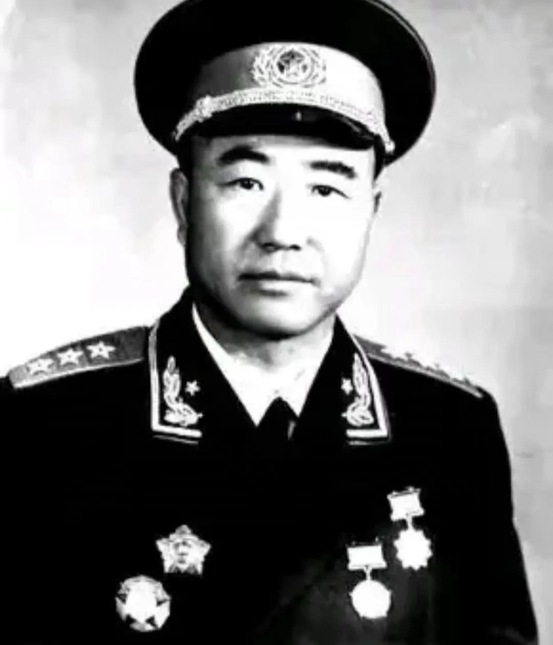 傅作义将军在平津战役中选择了率部起义,使北平得以完整地回到了人民
