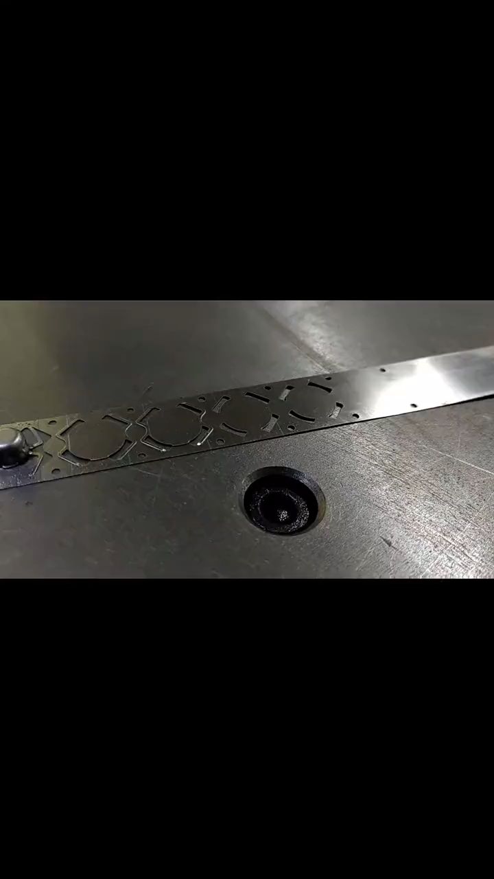 五金冲压连续模具,拉伸模具,拉伸料带分享