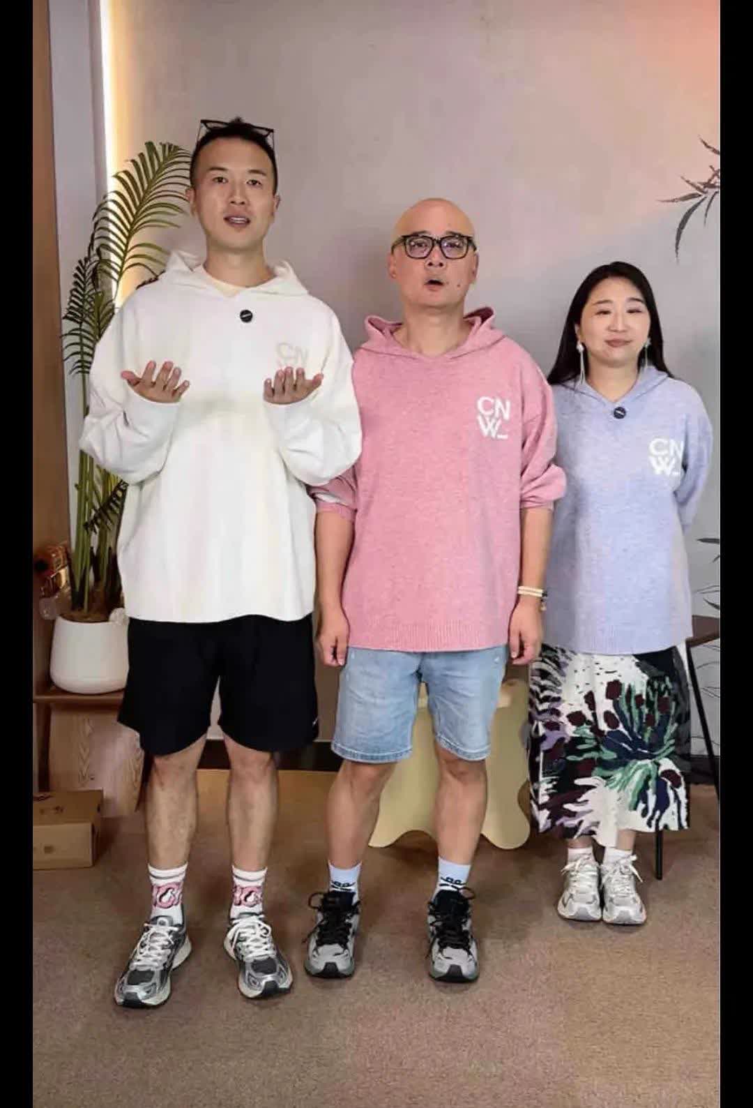 也是很神奇啊傅首尔和老刘离婚后竟然现身前夫老刘和张硕的直播间