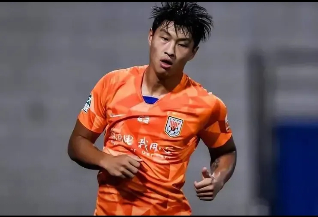 大家都知道的消息是,郭田雨已在泰国踢球,禁足名单一出,国外也踢不了