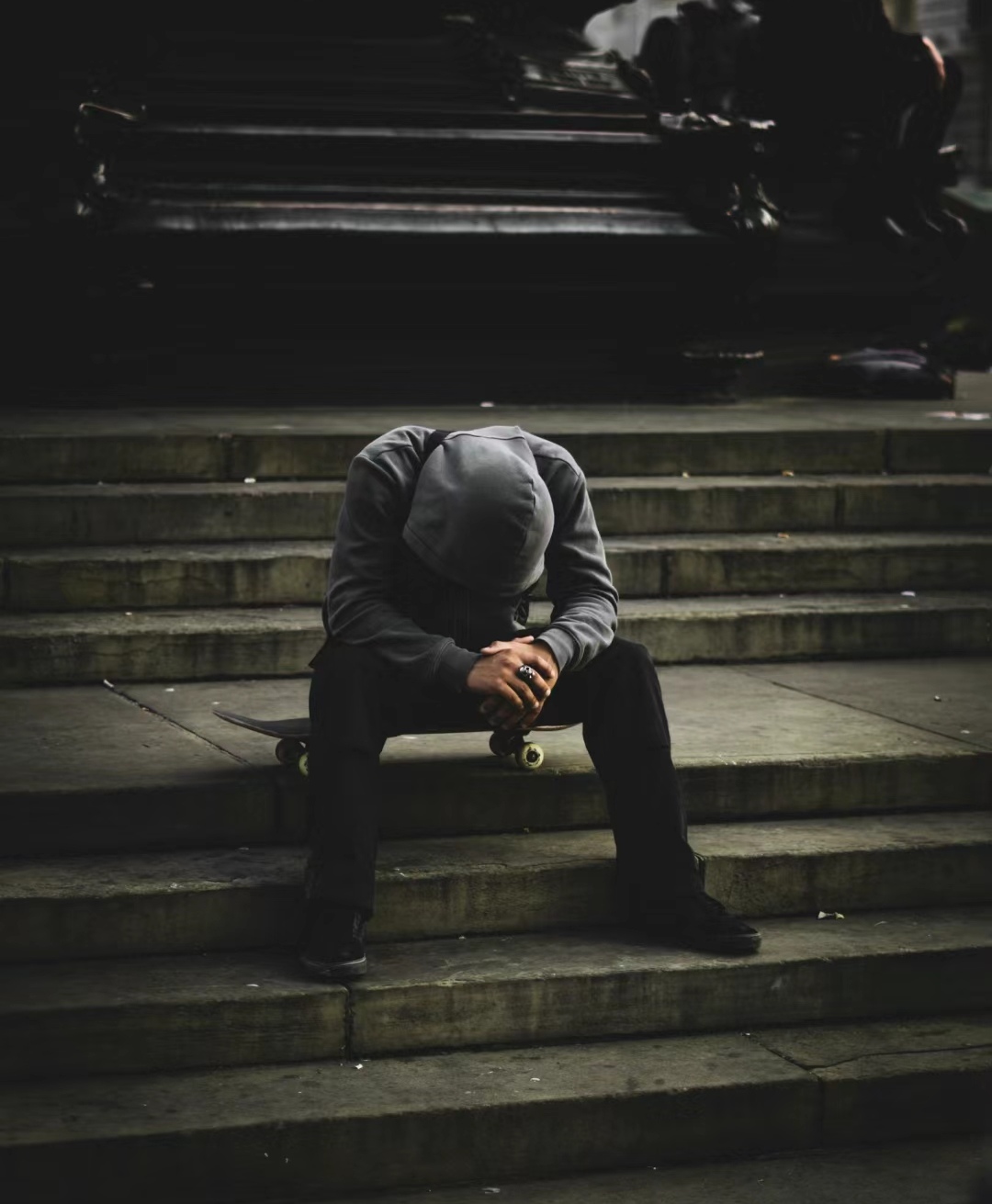 有个朋友竟然劝儿子别成家,真是奇葩,我问为什么?