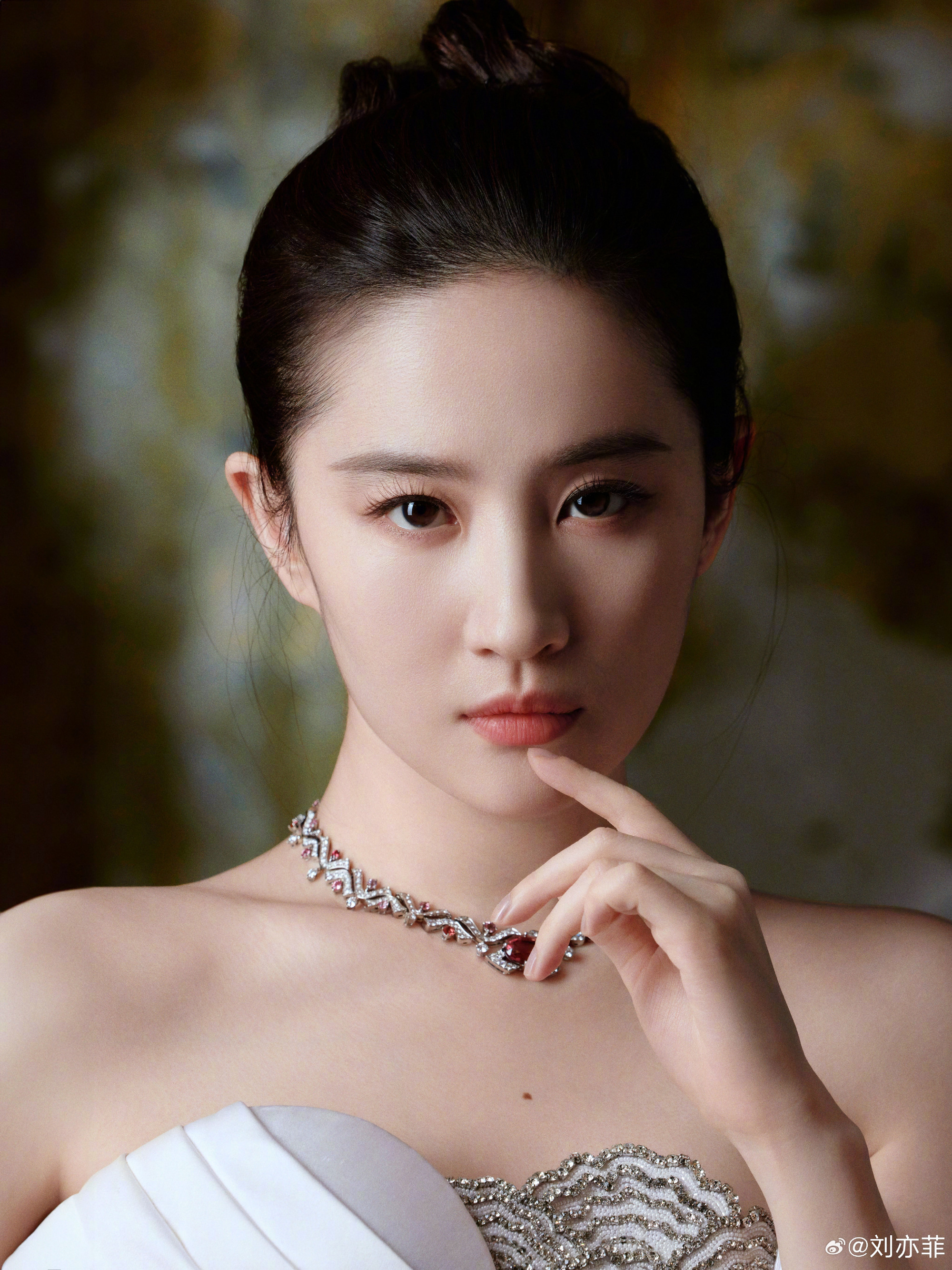 刘亦菲因为国籍原因被金鹰奖删除入围资格,真的好可惜啊.#金鹰奖