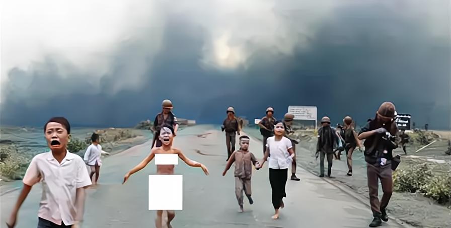 照片中的孩子们正经历这场人间地狱的洗礼