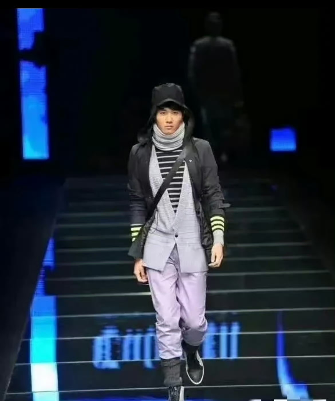 彭冠英当模特时身材也很好啊