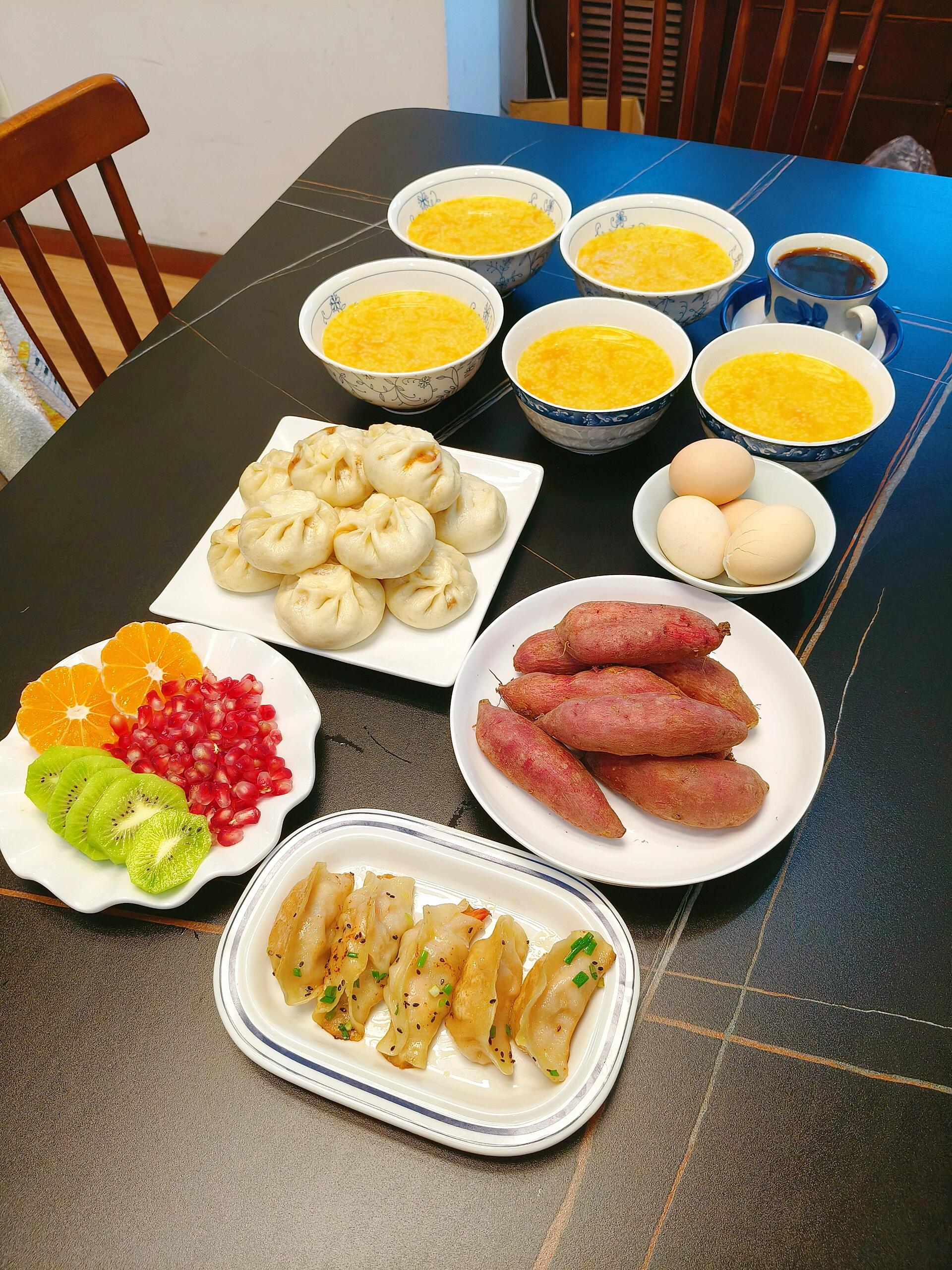 早起给俩娃做早餐