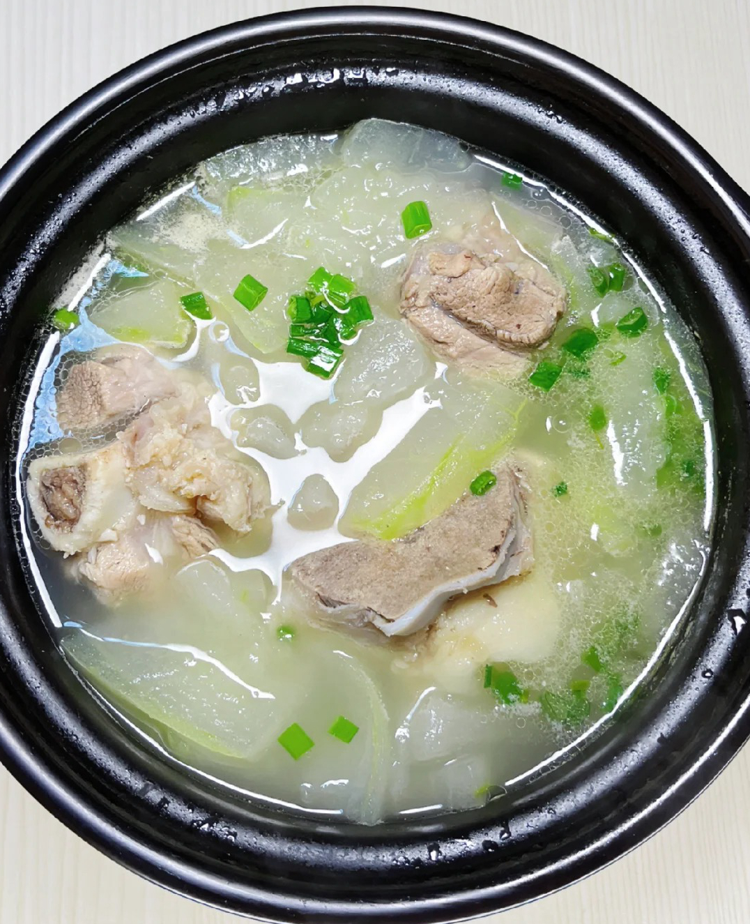 我妈教的筒骨冬瓜汤,真太鲜美了!喝了一大碗,解馋营养又美味