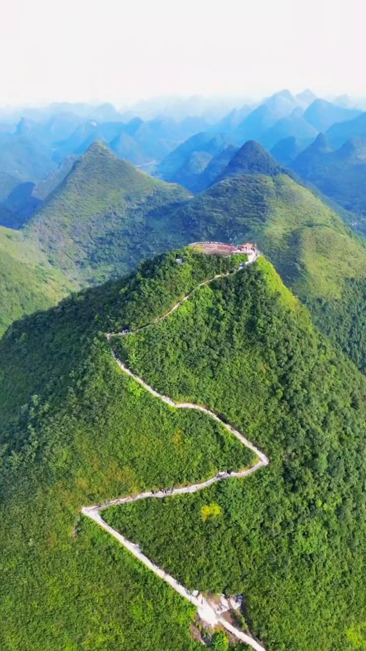 靘(qing)雾山,海拔830米,位于阳山, 英德,清新交界处