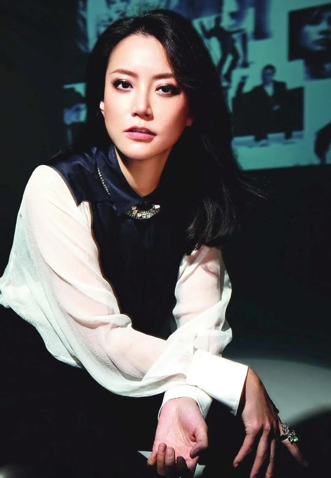 2011年,谢霆锋助理霍汶希被富豪男友甩了,不久之后,她却发现自己怀孕