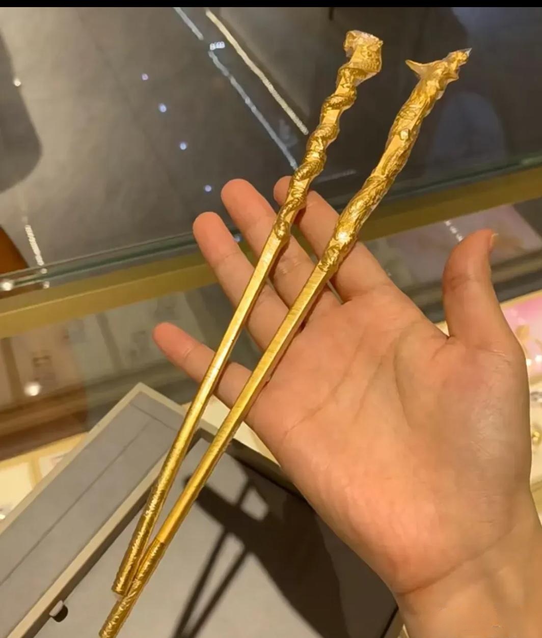 大姐让去她家吃饭,一桌子丰盛的饭菜,色香味俱全