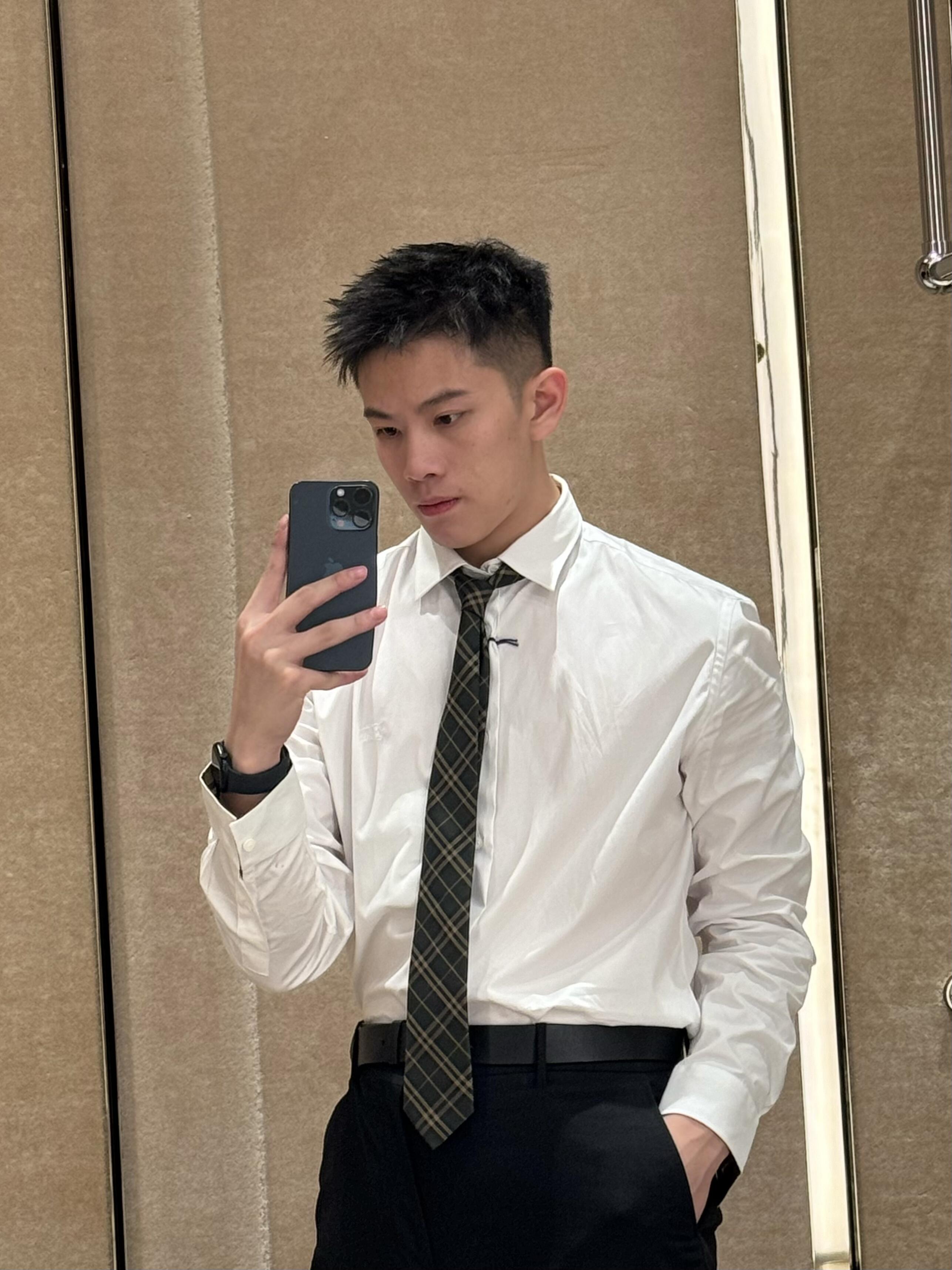 打领带的正装帅哥,优雅与时尚并存.