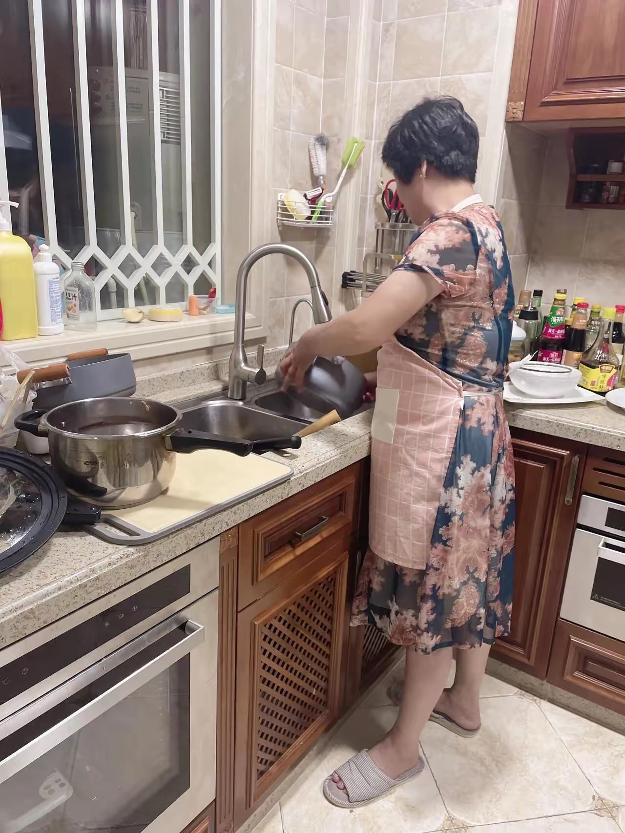 儿子把他们床上的床单给我,说他们不要了,但是还挺新的,让我用