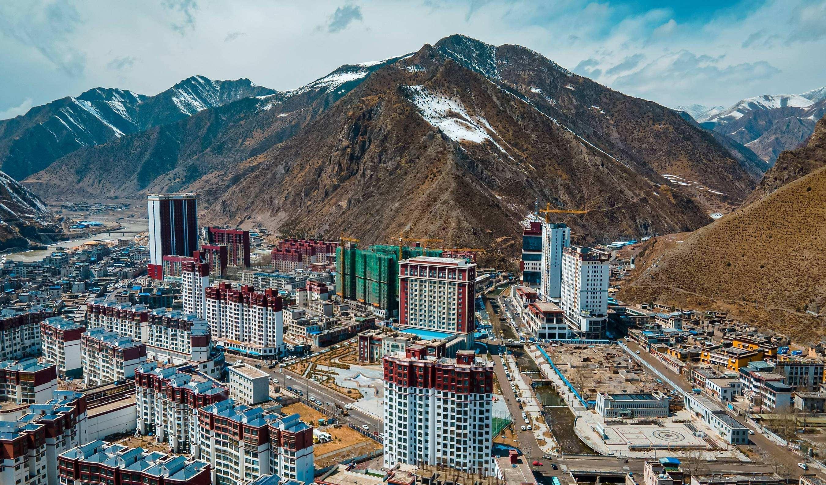 中国海拔最高城市那曲,为何市区看不到1棵树?种活1棵奖励10万?