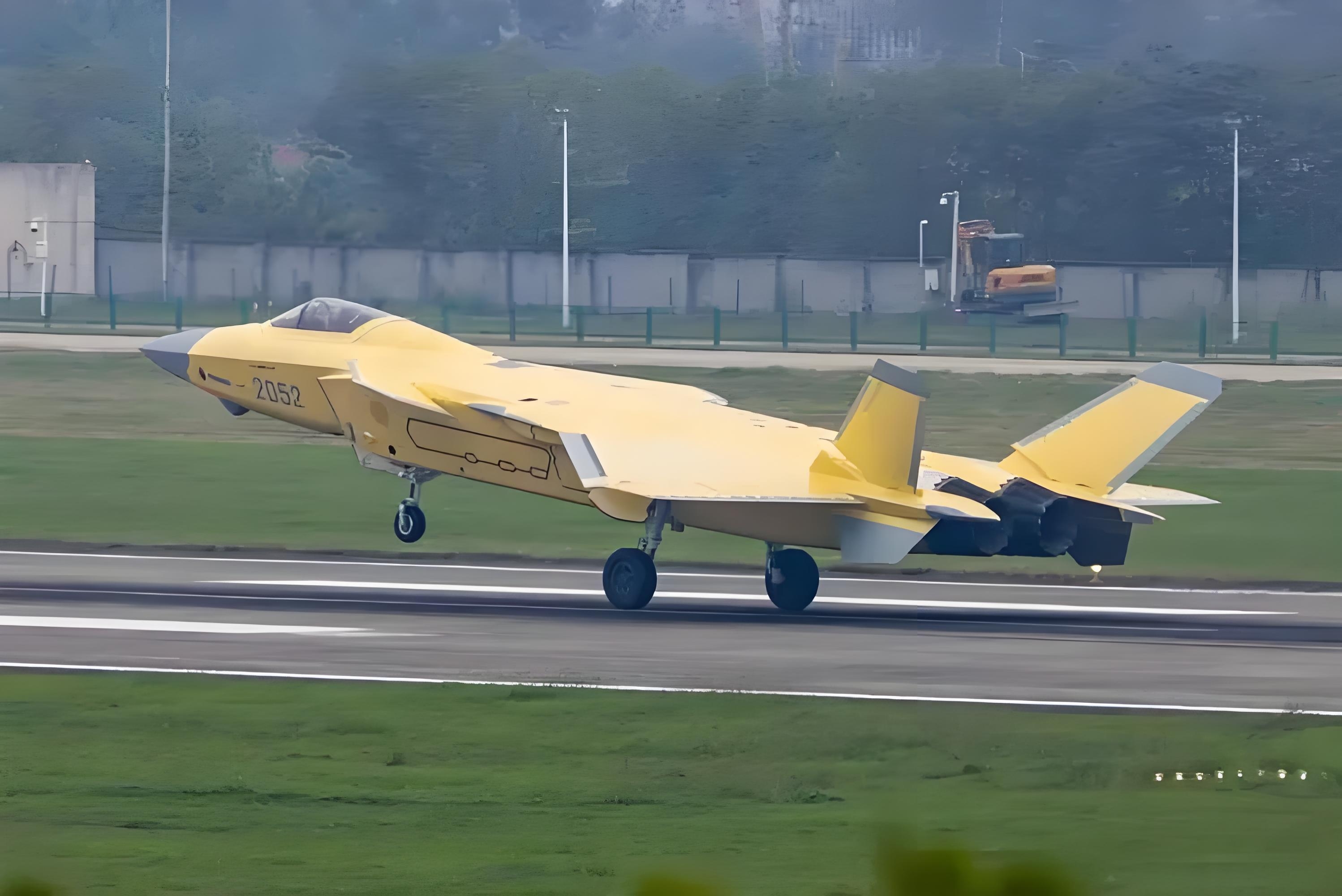 见证中国航空传奇,最强歼 20 即将翱翔天际 近日,一则令人振奋的消息