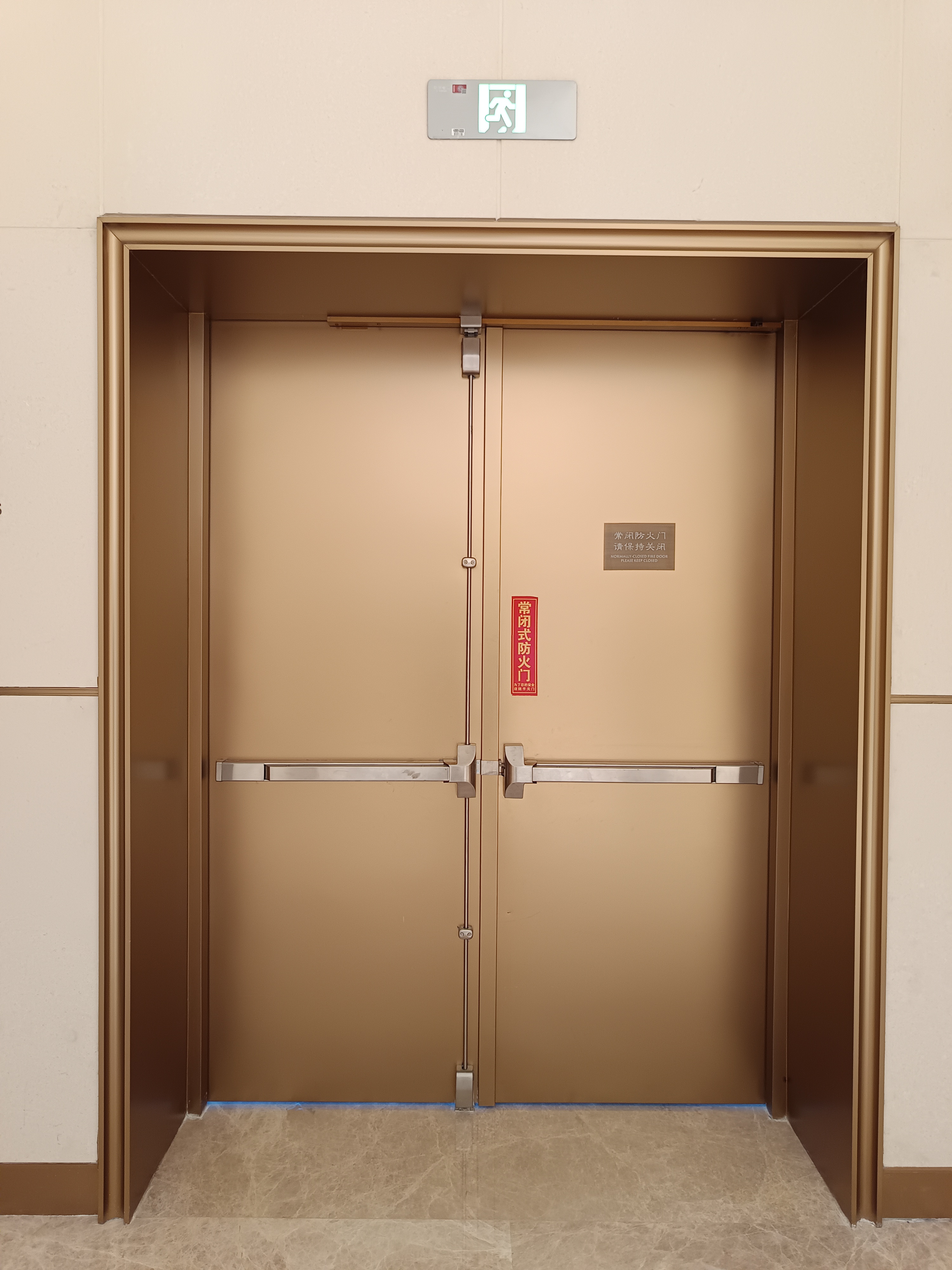 金色消防防火门很漂亮