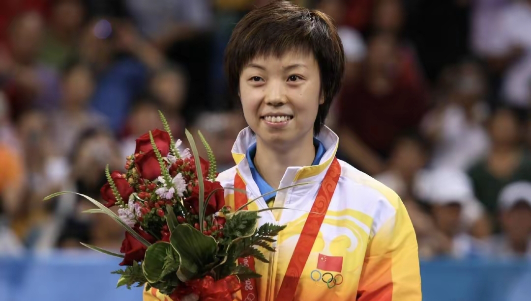 张怡宁是乒乓球运动员,参加过两届奥运会,在2004年雅典奥运会上,她