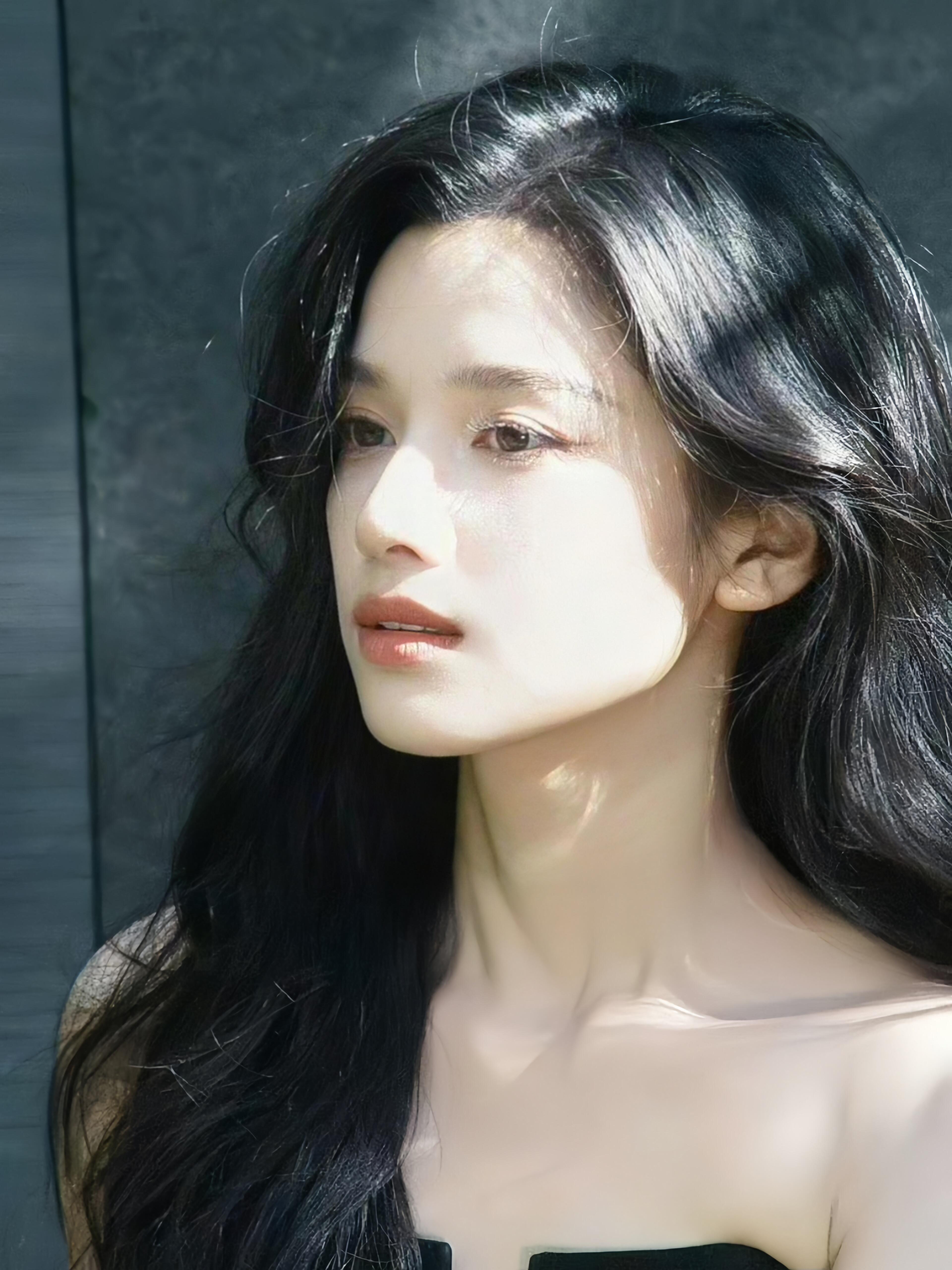 说实话有时候看张婧仪真的觉得她的脸挺有特色的