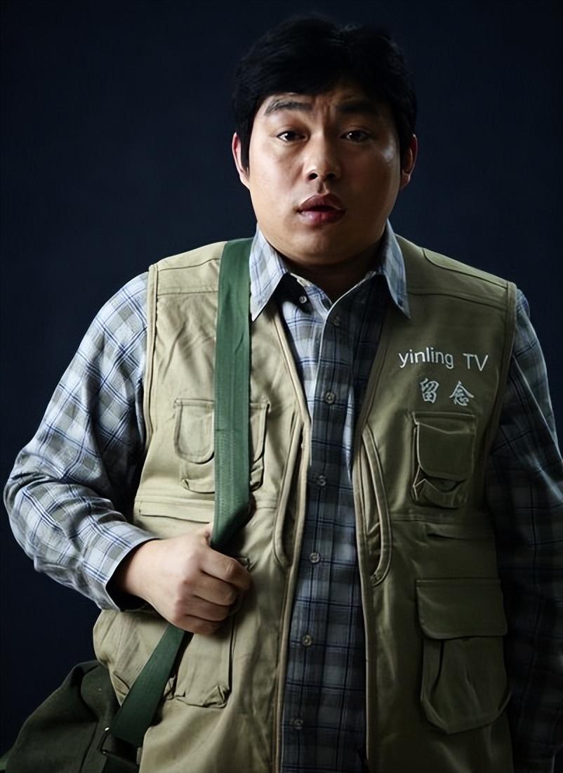 演员程野引热议!接待意大利总理,赠送鲶鱼,穿西服配运动鞋抢镜