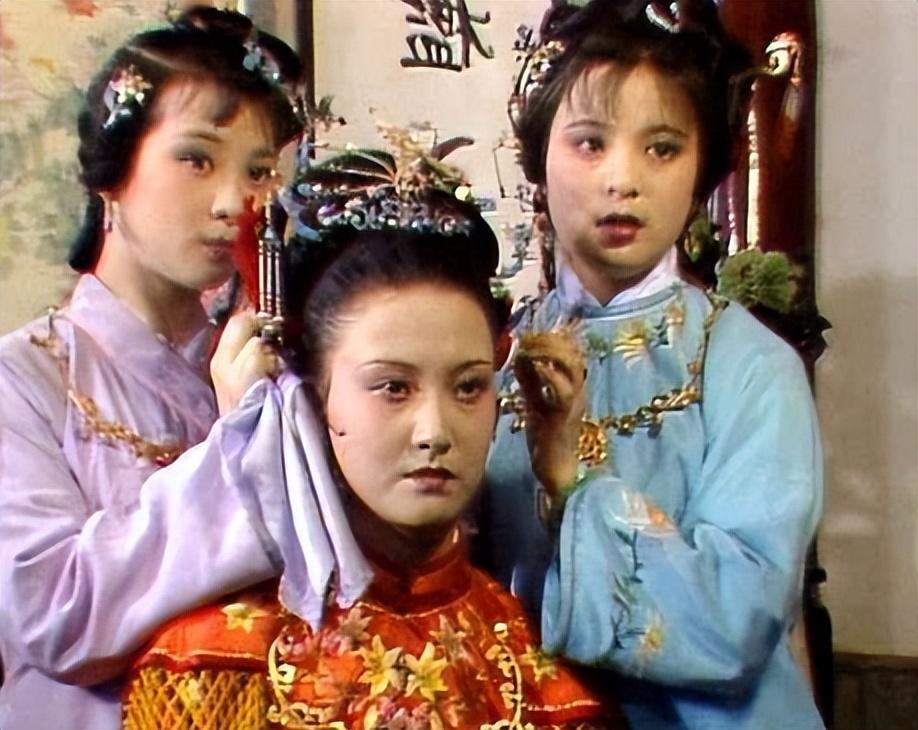 动态连更挑战# 《红楼梦》中,荣宁二府有四孙女,寓意"原应叹息"