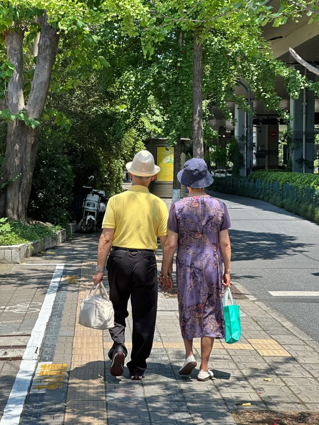 谁料饭后,听完女同学的一番话,让我心里百般不是滋味!